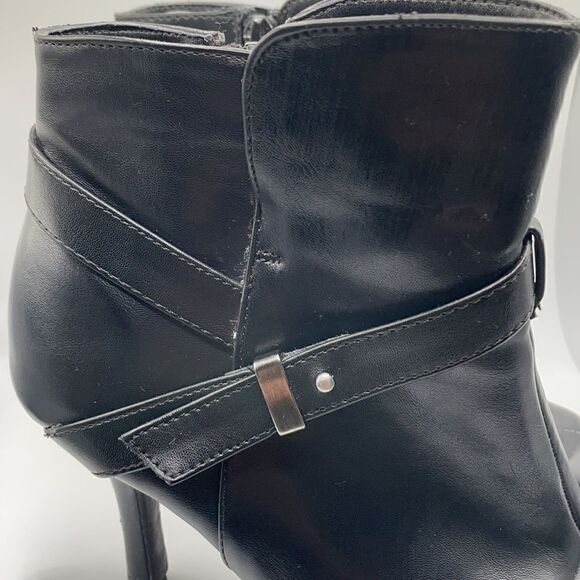 Chinese Laundry Black Faux Leather Heeled Pointed Toe Booties (Size: 7) - Picture 13 of 16